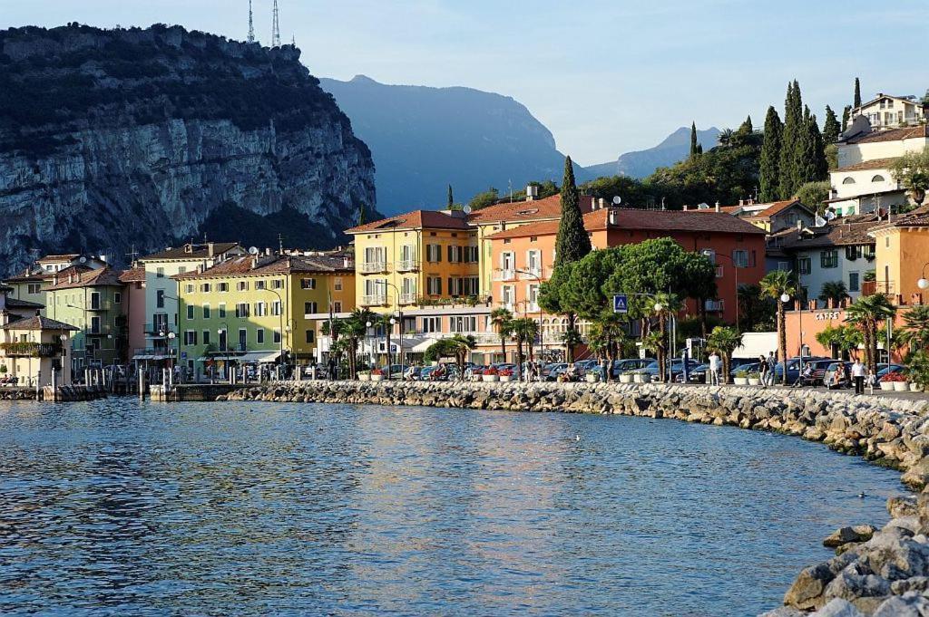 Albergo Al Caminetto Torbole Sul Garda Extérieur photo