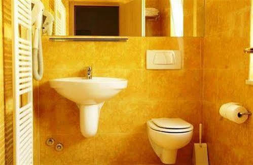 Albergo Al Caminetto Torbole Sul Garda Extérieur photo
