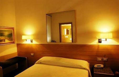 Albergo Al Caminetto Torbole Sul Garda Extérieur photo